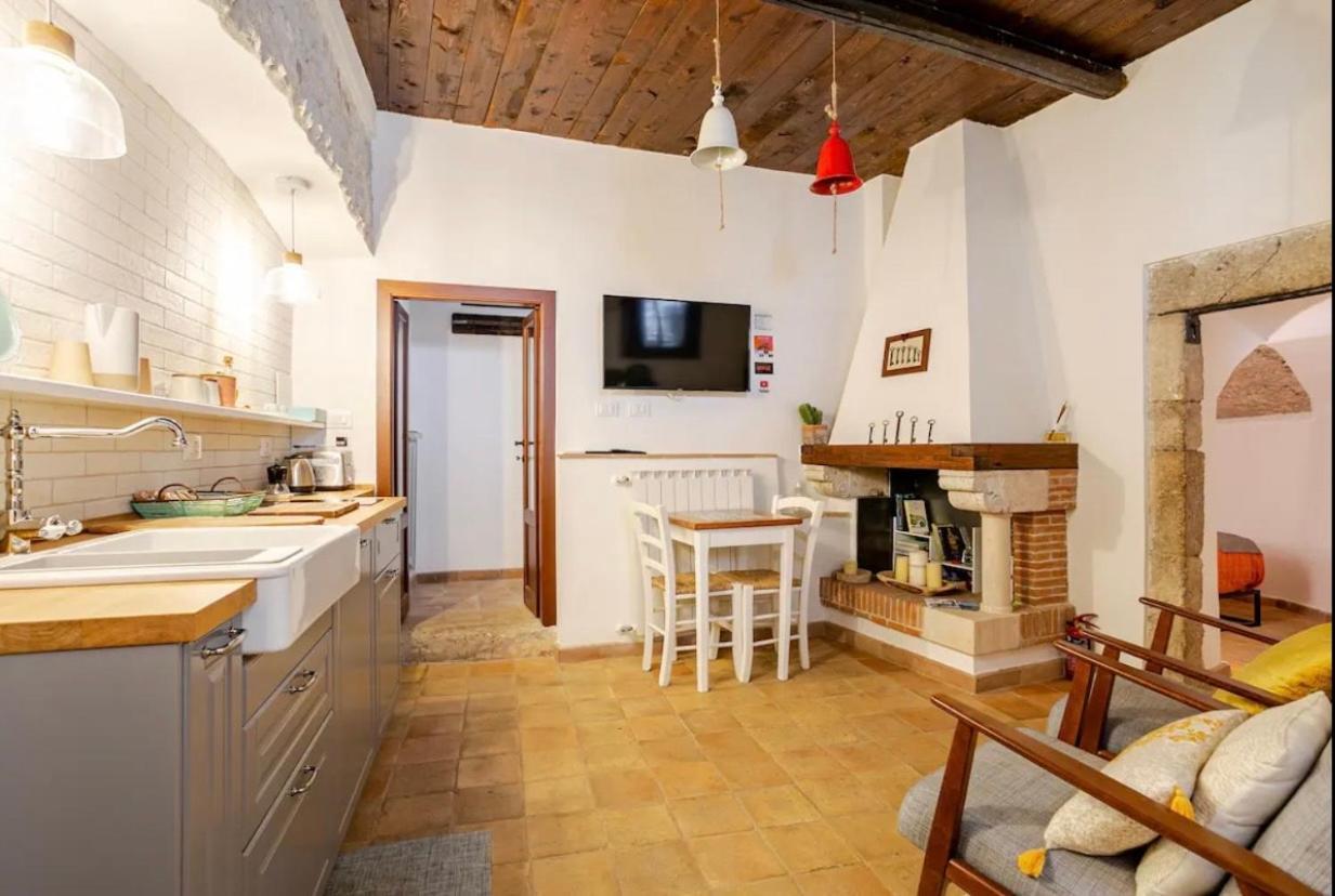 Aurora Medieval House Sermoneta Εξωτερικό φωτογραφία